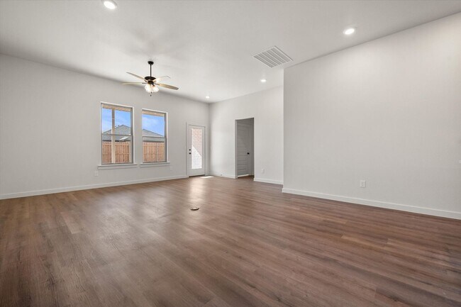 Building Photo - Amazing New Consturction in Viridian!