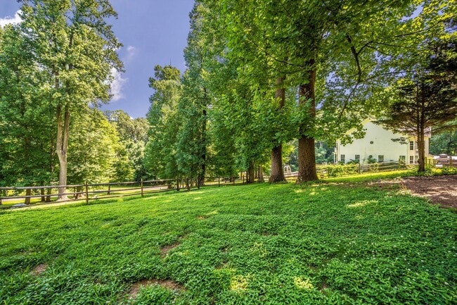 Building Photo - *Open House* 6/20 12-1 PM *