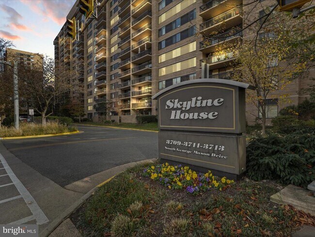 Building Photo - 3713 S George Mason Dr