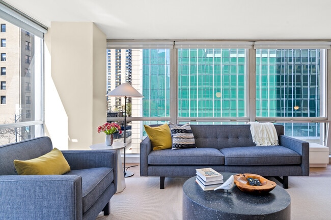 Building Photo - 340 W Diversey Pkwy