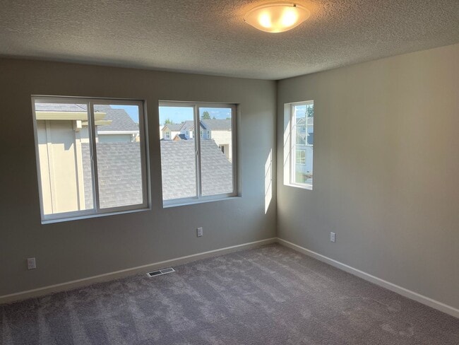 Building Photo - Stylish & Comfortable Living with Fireplac...