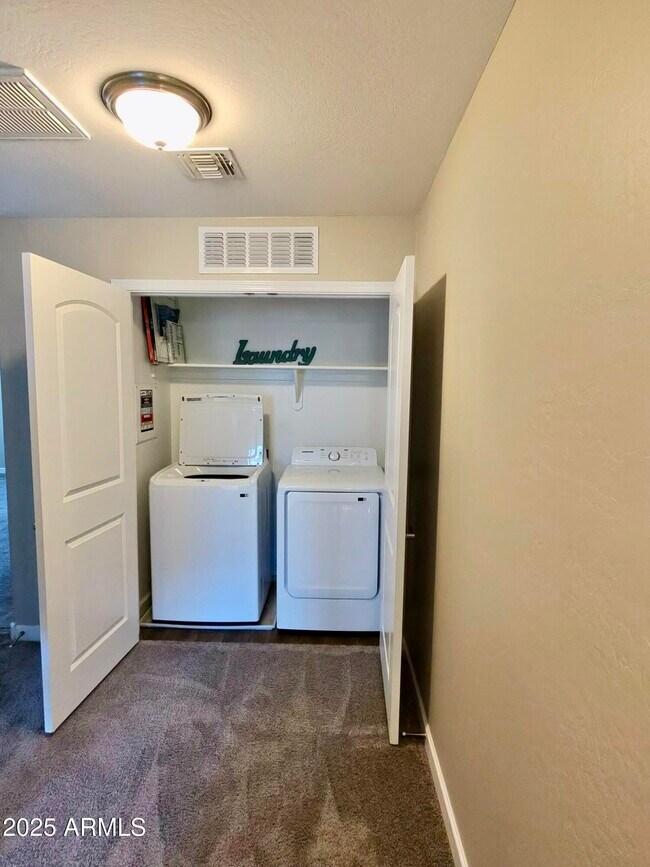 Building Photo - 240 W Juniper Ave