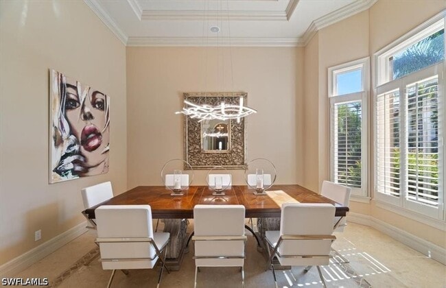 Building Photo - 550 21st Ave S