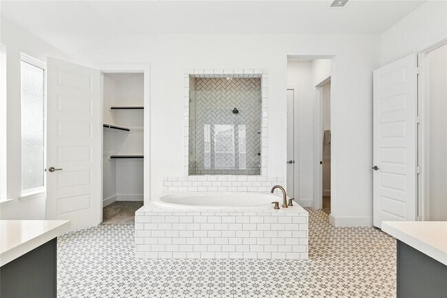 Building Photo - 7608 Boyd Hvn Dr