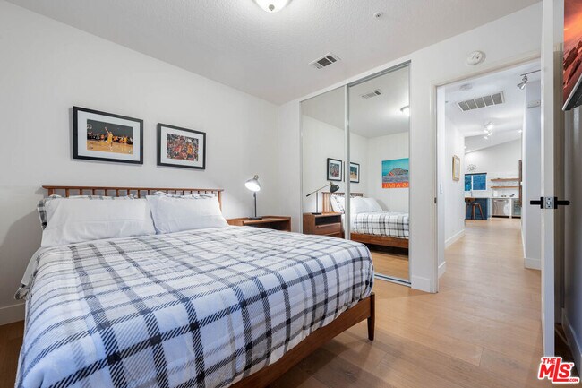 Building Photo - 1220 Dincara Rd