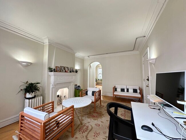 Building Photo - 918 Green Bay