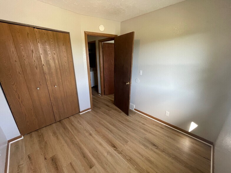Building Photo - 1787 Apartment Dr