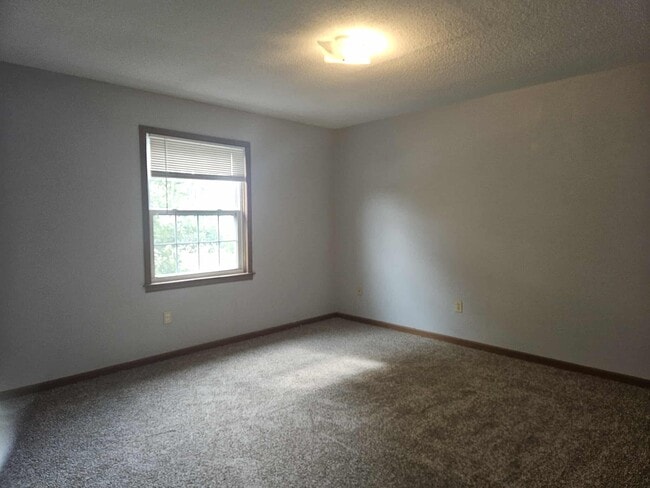 Building Photo - 403 Country Villa Ln