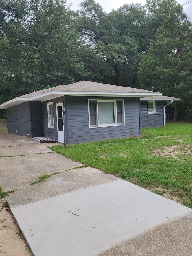 Building Photo - BEAUTIFUL 3 BEDROOMS 2 BATHS IN PHENIX CITY