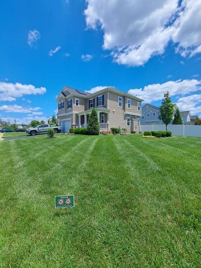 Building Photo - Amazing 3 Level Corner Lot Home in Waldorf...