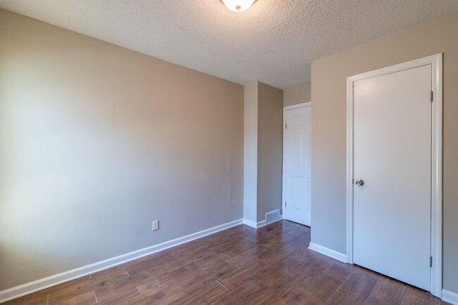 Building Photo - 4262 Sunnyslope Dr