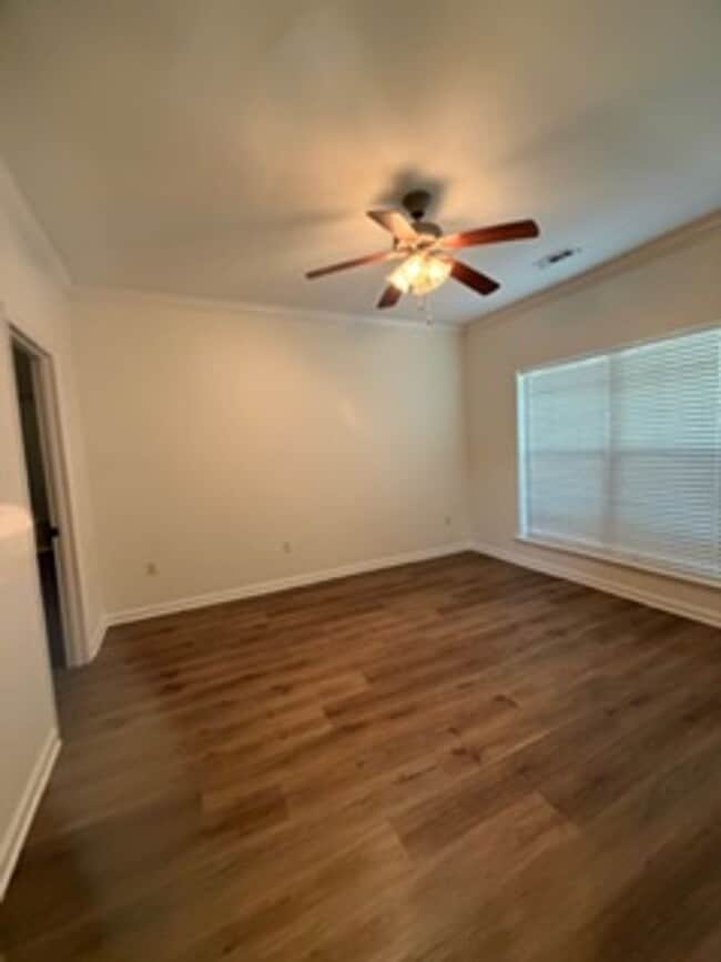 Building Photo - Knoxville Lovell Road Area 3 Bedroom 2.5 Bath with Garage Lawn Maintenance and Trash Pick up incl...