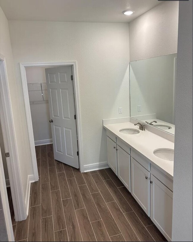 Building Photo - 45 Splendor Run