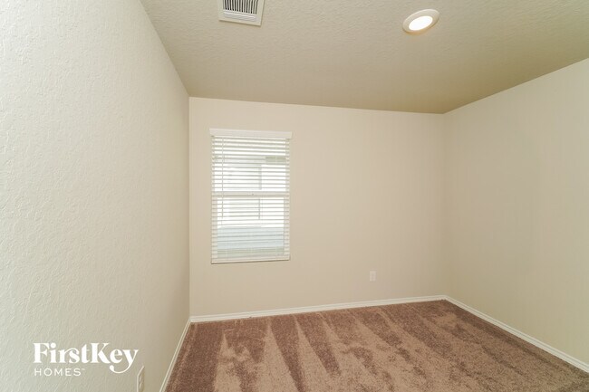 Building Photo - 10783 Prusiner Dr