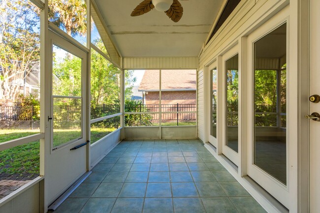 Building Photo - Renovated Brick Home in Gated Community