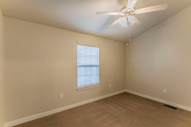 Building Photo - 21Addi LN, Lacy Lakeview, TX