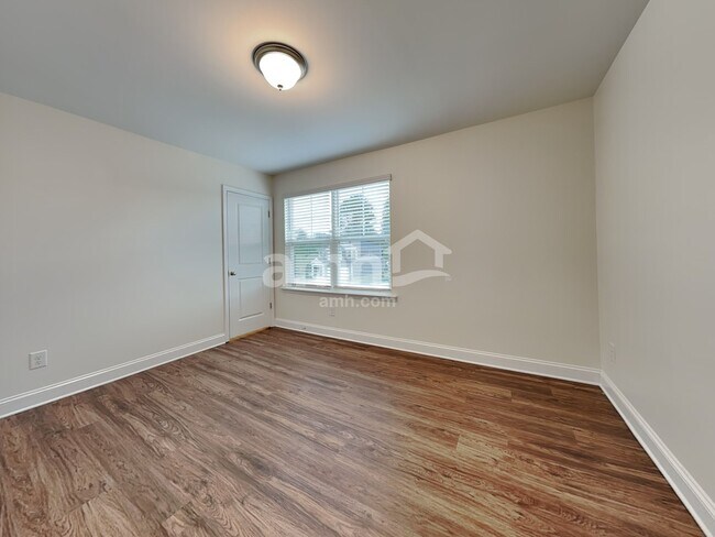 Building Photo - 3204 Brierhill Rd