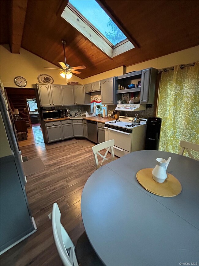 Building Photo - 4 Glendale Rd