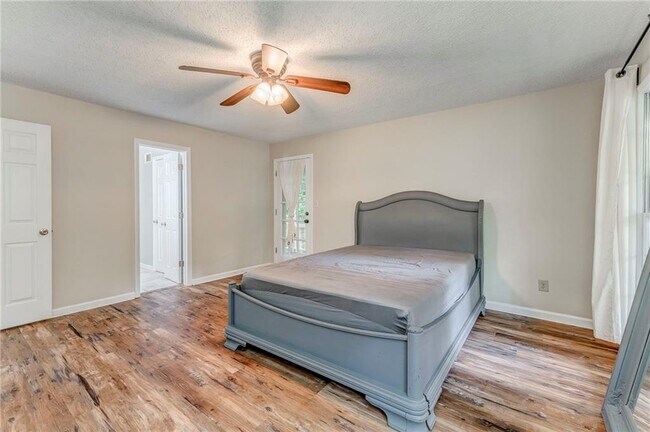 Building Photo - 58 Regent Ct