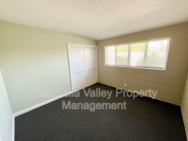 Building Photo - 1680 E Mesquite Ave