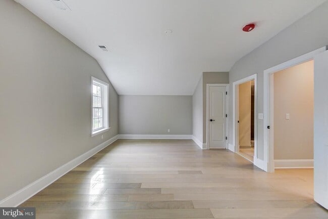 Building Photo - 3104 Sleepy Hollow Rd