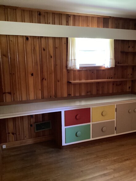 Bedroom 3 - 2679 Highway 105