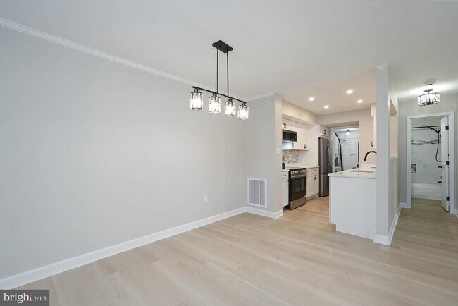 Building Photo - 20527 Shadyside Way