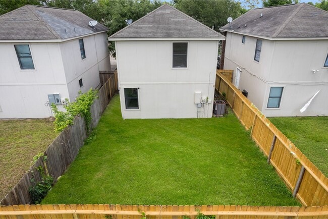 Building Photo - 3016 La Estancia Ln