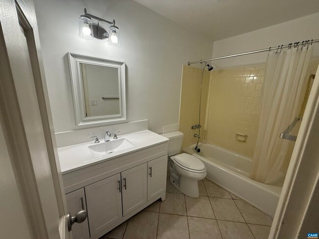 Building Photo - 705 Highland Ave