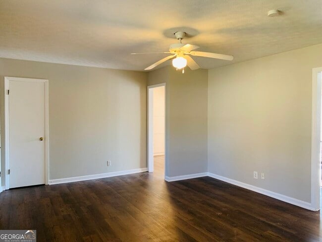 Building Photo - 208 Laurel Ln