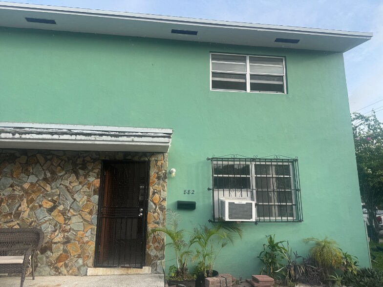 Primary Photo - 882 NW 2nd St