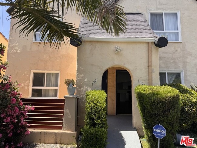 Building Photo - 1325 S Rimpau Blvd