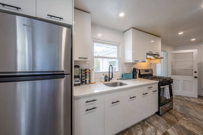 Building Photo - 810 Walnut St