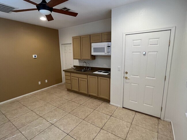 Building Photo - Stunning 3 bedroom 3 bath with Guest House in Sun City Anthem for 55+!