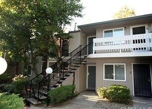 Building Photo - 2 Bedroom 1 Bath close to CSUC