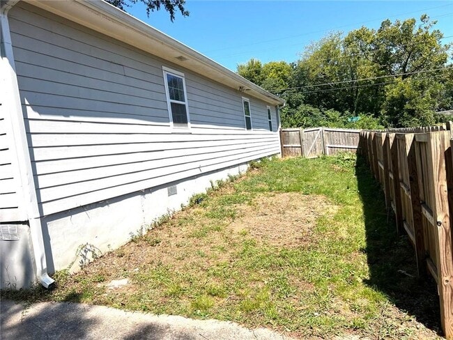 Building Photo - 566 Rockwell St SW