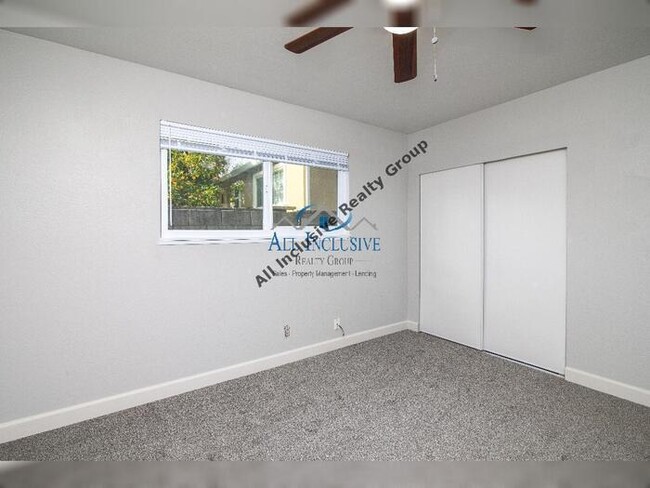 Building Photo - Charming 2 Bedroom 1 Bath! Half Off One Mo...