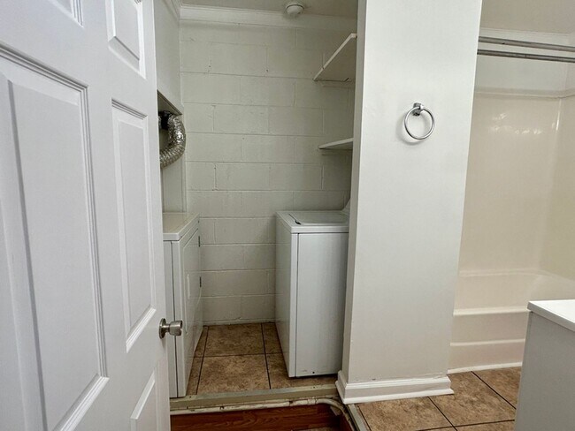 Building Photo - 4762 Trenton Dr