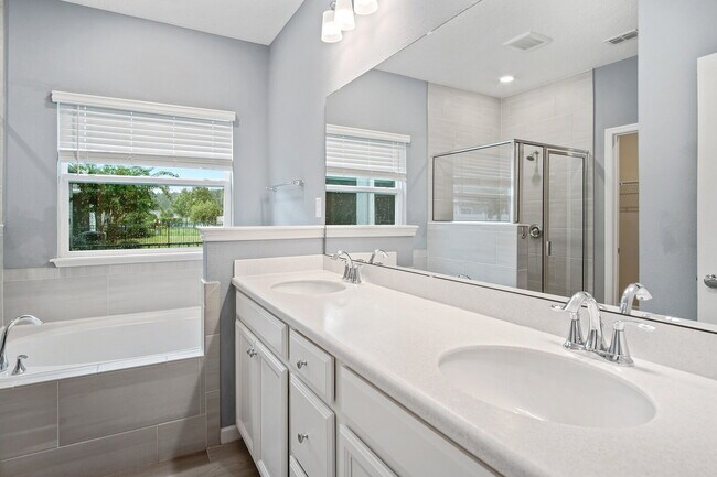 Building Photo - 4 Bedroom Home with Office in Windward Ran...