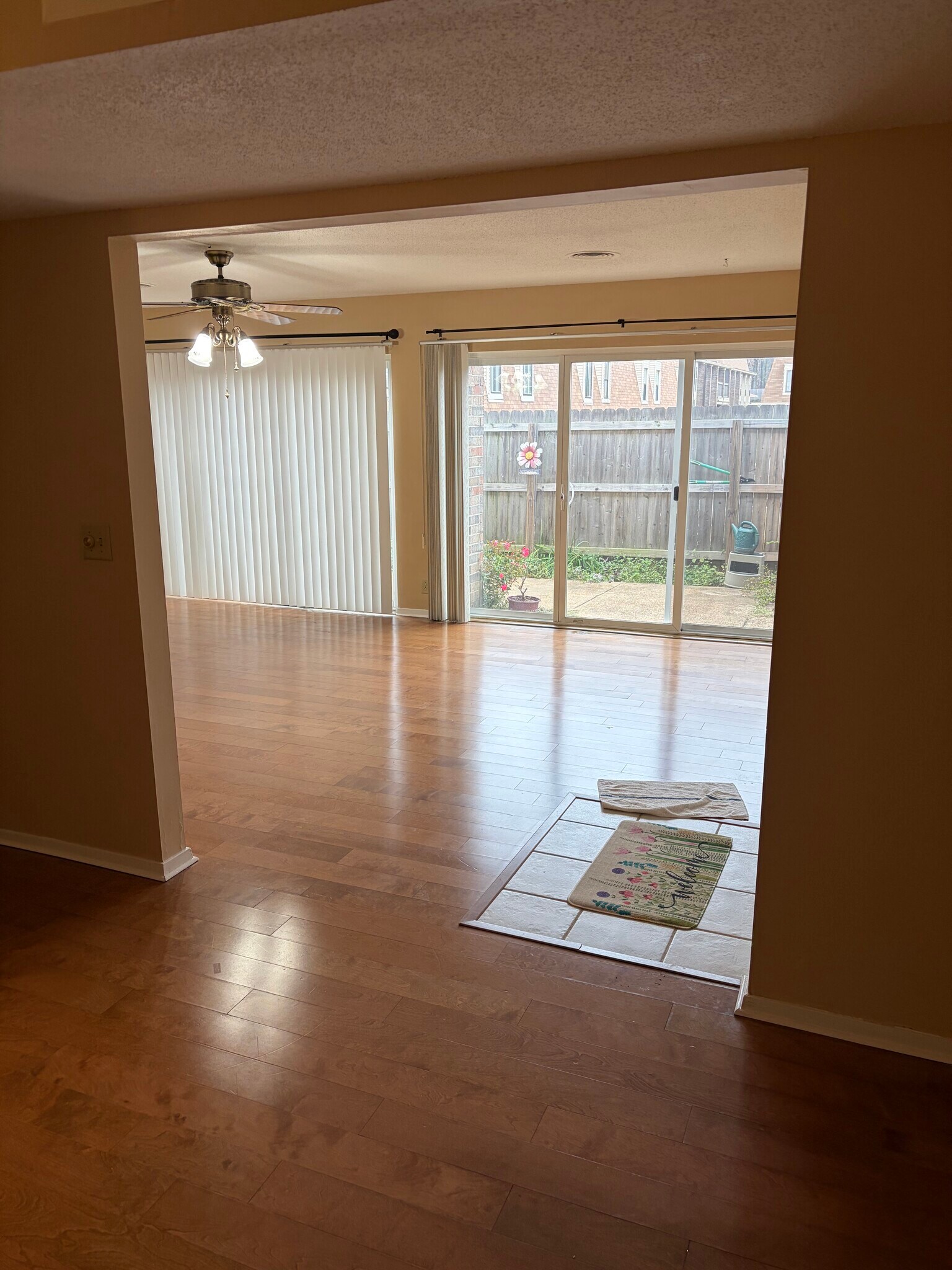 Building Photo - 6617 Poplar Ave