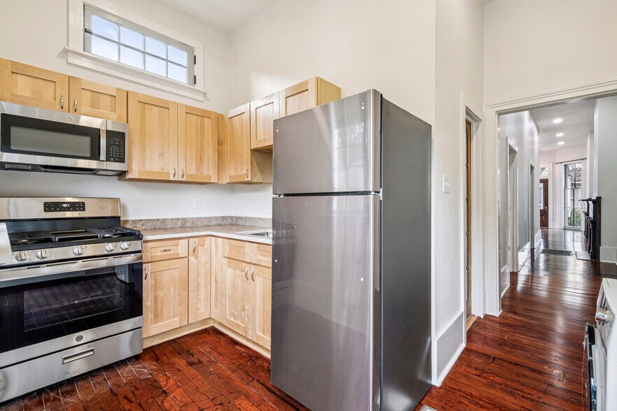 Building Photo - 2644 Lepage St