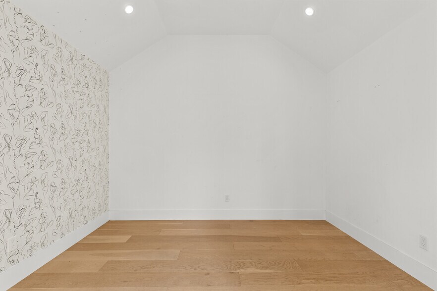 Building Photo - 10920 Hesby St