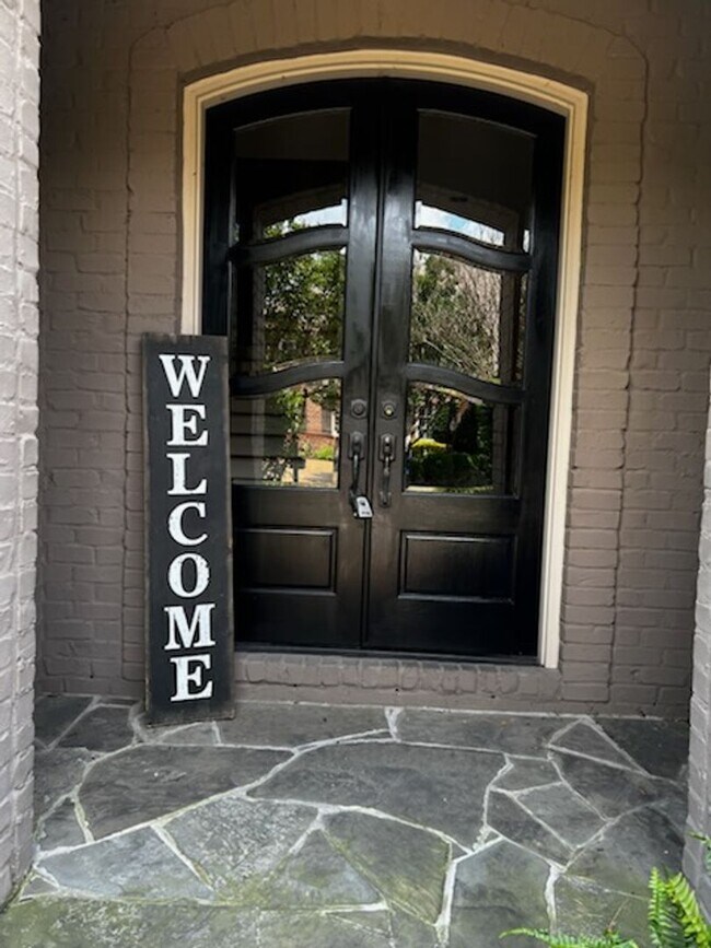 Building Photo - HOME FOR SALE or rent Gorgeous executive h...