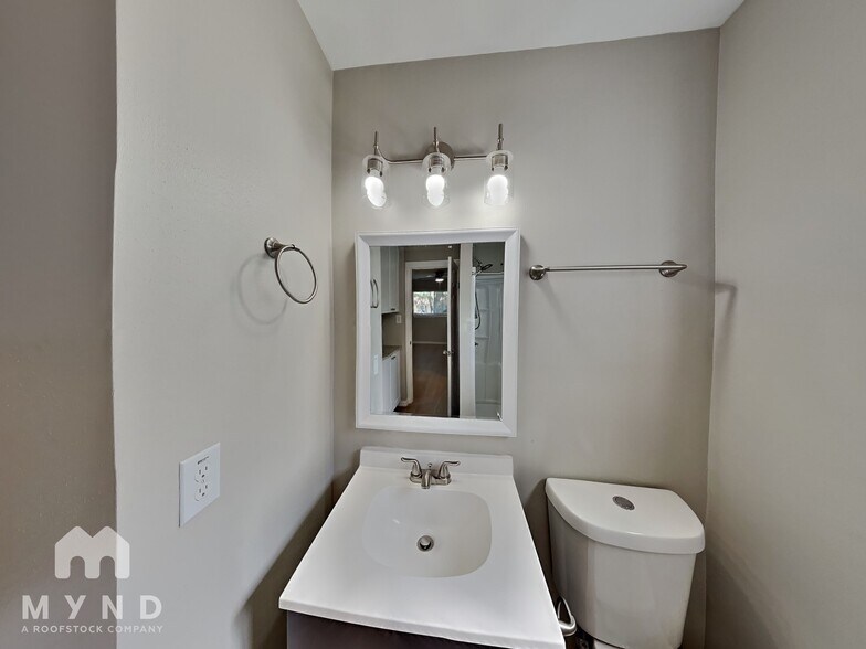 Building Photo - 2728 Rolinda Dr
