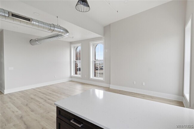 Building Photo - 136 Seneca St