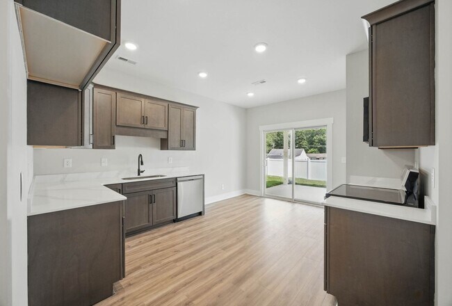 Building Photo - 4 Bedroom Pet Friendly Home For Rent Near ...