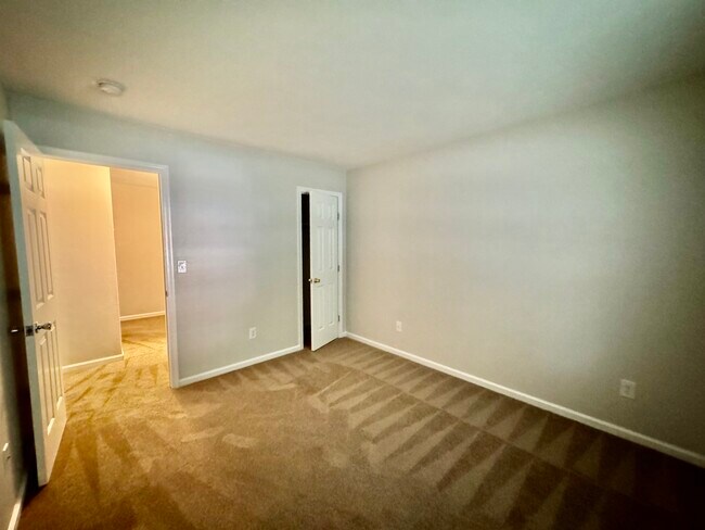Building Photo - 612 Oak Grove Rd