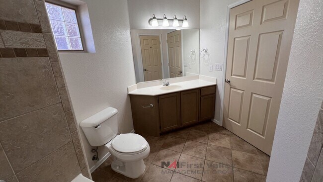 Building Photo - 2 Bedrooms, 2 Baths