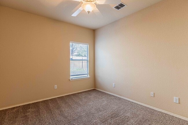 Building Photo - 906 Ashbury Bluff