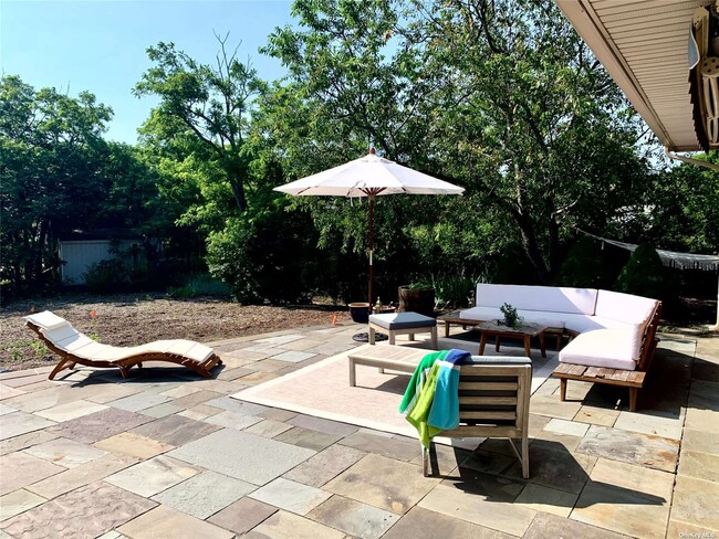 Building Photo - 155 Sound Ave